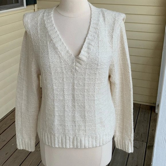 EVEREVE Ashlynn Strong Shoulder Sweater Small Winter White Metallic Shimmer - Picture 4 of 12